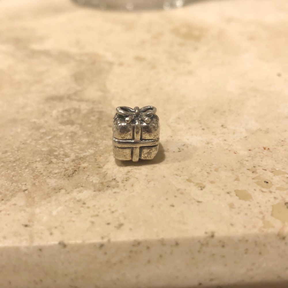 Pandora gift box charm